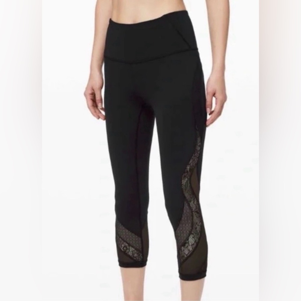 Lululemon Athletica- Black Wunder Under Lace Crop 21" Leggings. Size 8